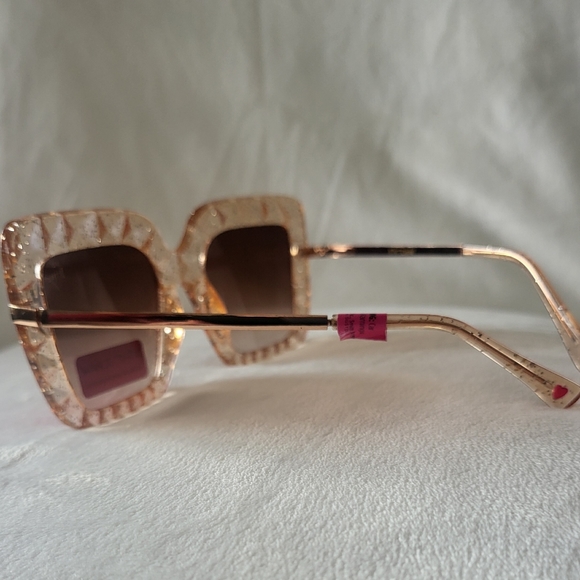 Betsey Johnson Gold ,sparkle sunglasses. - Picture 3 of 6